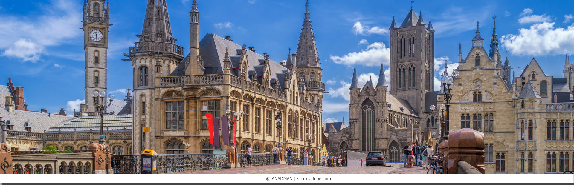 Blauer Himmel über Gent